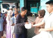 Seorang Pengusaha Muda di Probollinggo, Bagikan Ratusan Paket Sembako di Bulan Suci Ramadhan