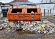 Warga Sekitar Pasar Bantaran Probolinggo Mengeluh Sampah Bau Busuk Tidak Diangkut