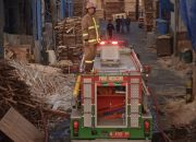 Pabrik Pengolahan Kayu PT RSI Kota Probolinggo Terbakar, Damkar Kerahkan 2 Unit Mobil Bisa Padam