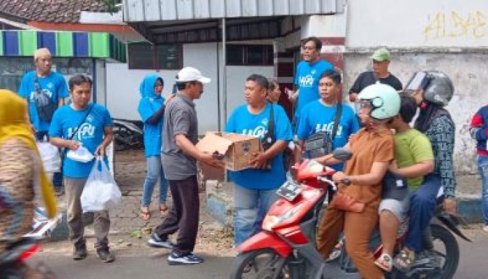 Di Delapan Belas Ramadan 1445 Hijriah, Organisasi AWPR Berbagi Takjil Gratis