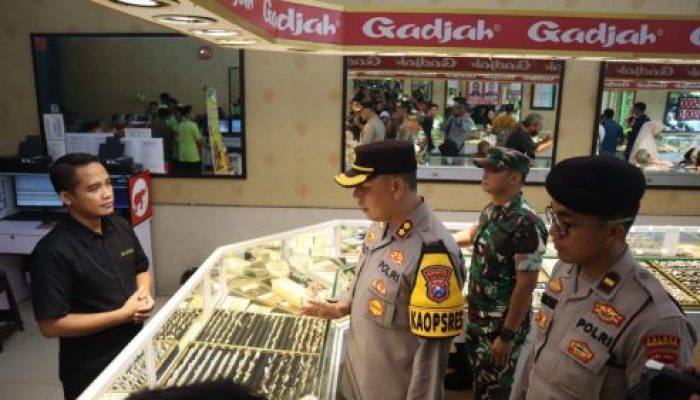 Jelang Lebaran, Kapolres dan Dandim Cek Ricek CCTV di Pertokoan Emas