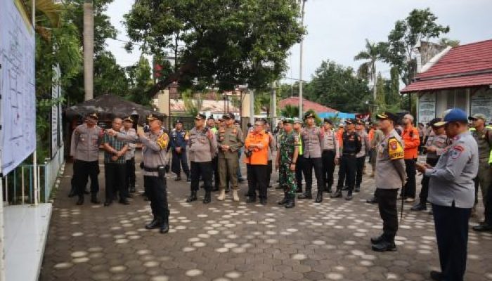 Polres Probolinggo Kota Melaksanakan Apel Gelar Pasukan Pengamanan Malam Takbir Idul Fitri 1445 Hijriah