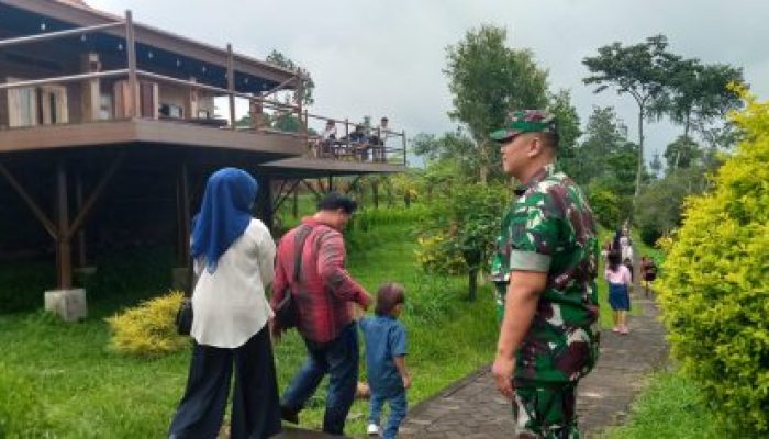 TNI Krucil Probolinggo Berikan Rasa Aman Dan Nyaman Bagi Pengunjung Bermi Eco Park
