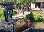 Koramil Banyuanyar Karya Bakti Bangun Jembatan Di Wilayah Binaan