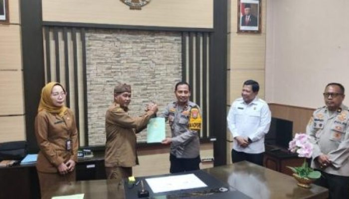 Pemkab Probolinggo Serahkan 131 Sertifikat Aset