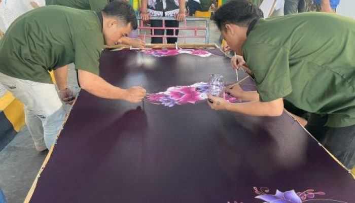 Dibalik Jeruji Besi, Warga Binaan Lapas Probolinggo Belajar Merajut