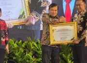 Pj Bupati Probolinggo Terima Penghargaan Anubhawa Sasana Desa 2024