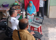 AWPR Bantu Lansia di Tongas Rekam e-KTP, Akses BPJS Akhirnya Terbuka