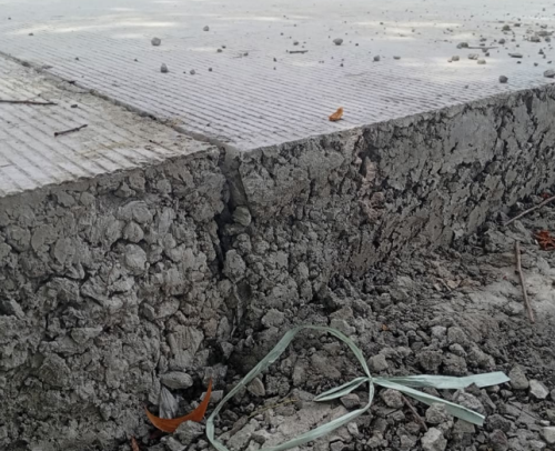 Jalan Banjar Kemantren–Prasung Disorot, Retak Saat Dikerjakan, Publik Desak Audit Proyek Rp33,6 Miliar