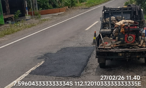 Proyek Tambal Sulam Jalan Ngawi–Kertosono Disorot, Diduga Tak Transparan dan Berkualitas Buruk