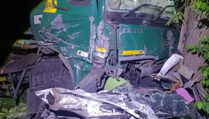 Kecelakaan Beruntun Probolinggo Tewaskan 4 Orang, Kendaraan Ringsek Terjepit