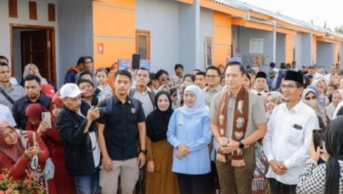 AHY dan Khofifah Resmikan 166 Hunian Layak di Gresik
